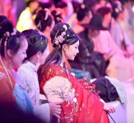 溧阳汉服模特兼职(想做汉服模特去哪里找)