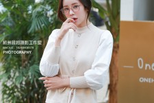 溧阳兼职模特被摄影师亲(兼职模特被摄影师亲了)